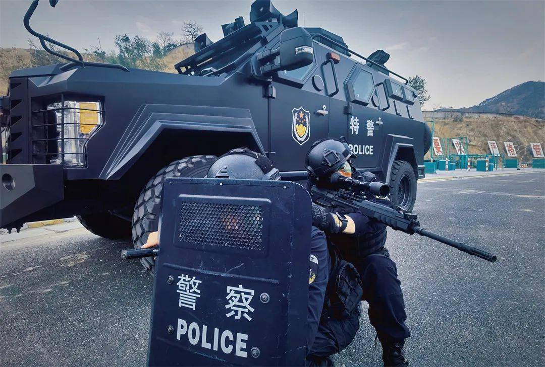 JJB-包含巡回赛巅峰对决!海滨烈马队火力全开岭北风暴队,冰球赛场再起波澜;禁区内连续解围的词条